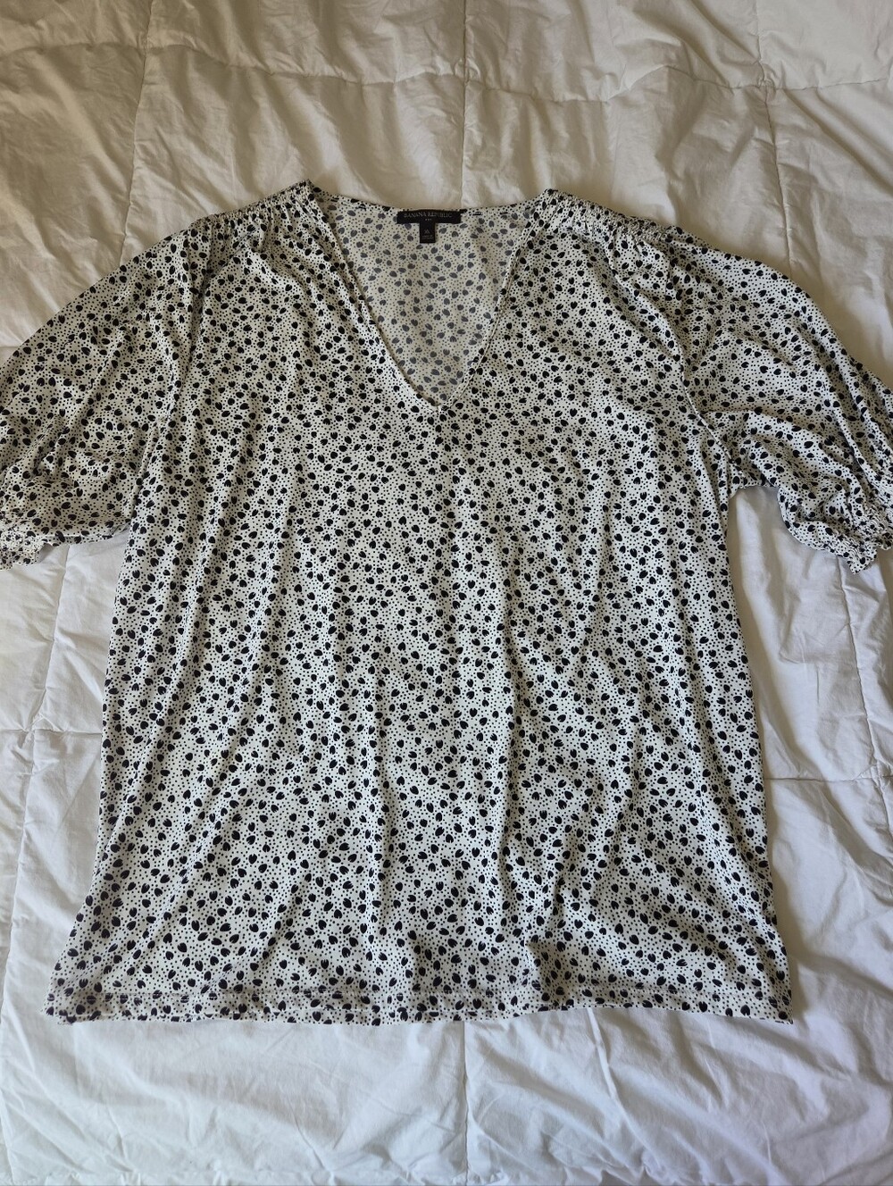 Banana Republic Smocked Cuff Matte Jersey Blouse White Black Spot Pattern SizeXL
